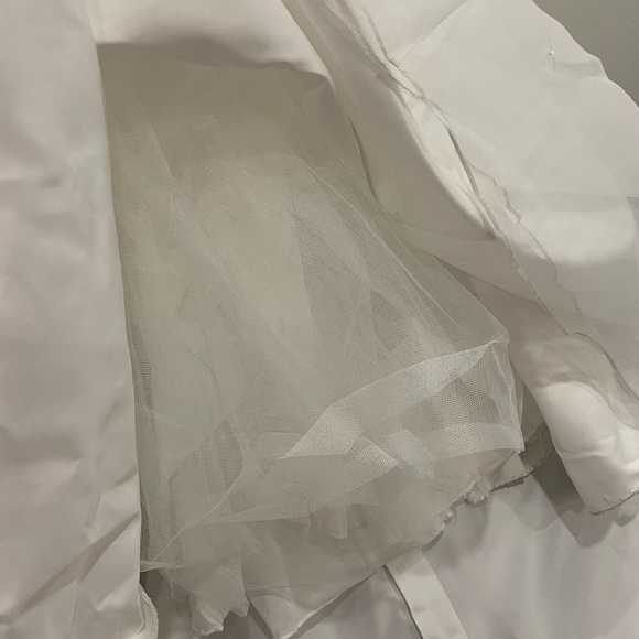 Sale‼️ White beaded wedding dress with veil and  tiara - Picture 11 of 14